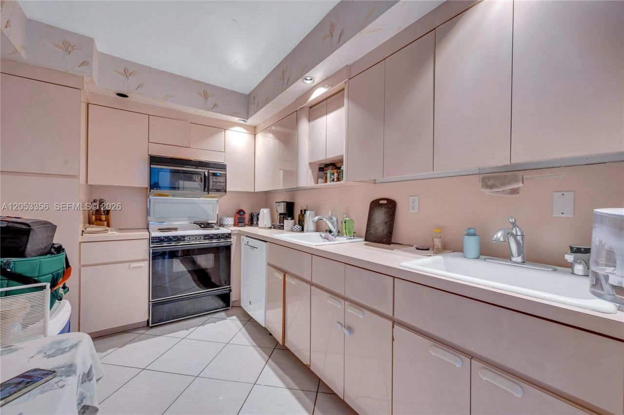 5001 Collins Ave , Unit 4E, Miami Beach, FL 33140 Photo
