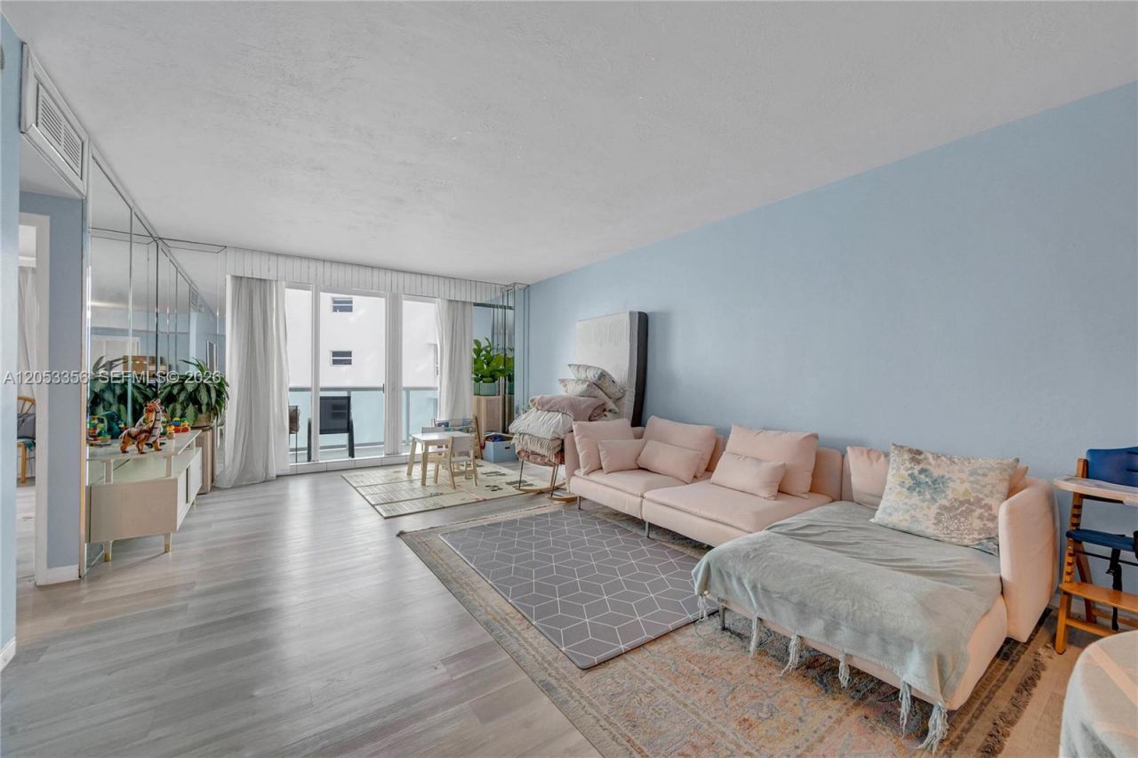 5001 Collins Ave , Unit 4E, Miami Beach, FL 33140 Photo