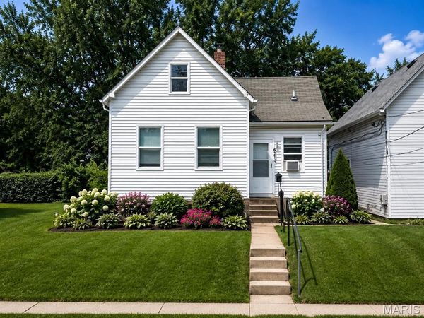 4107 Schiller Place, St Louis, MO 63116