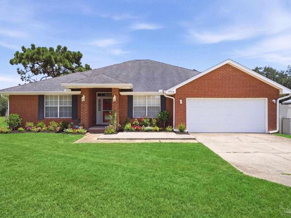 1936 Candlewood Dr, Navarre, FL 32566