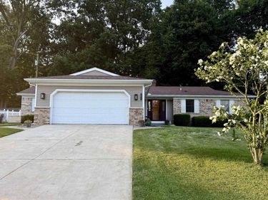 2038 Carisbrook Drive, Temperance, MI 48182
