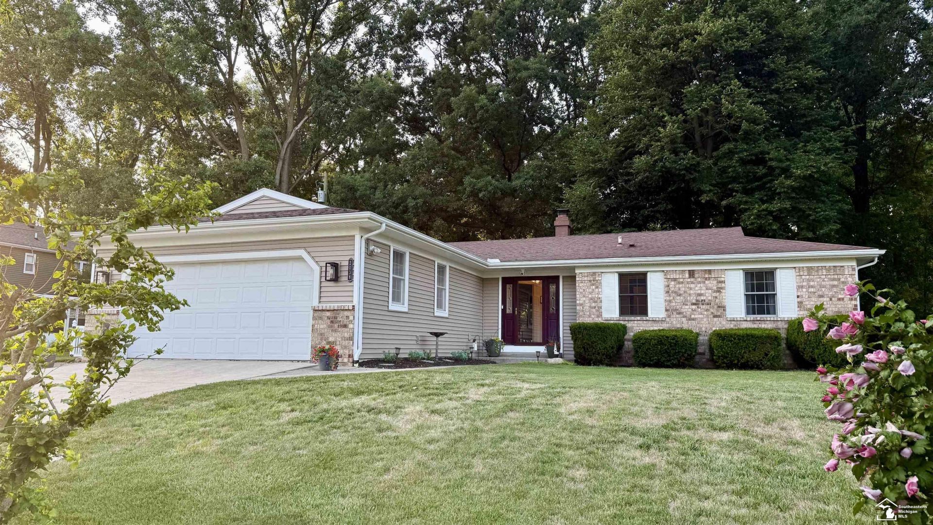 2038 Carisbrook Drive, Temperance, MI 48182 Main Photo