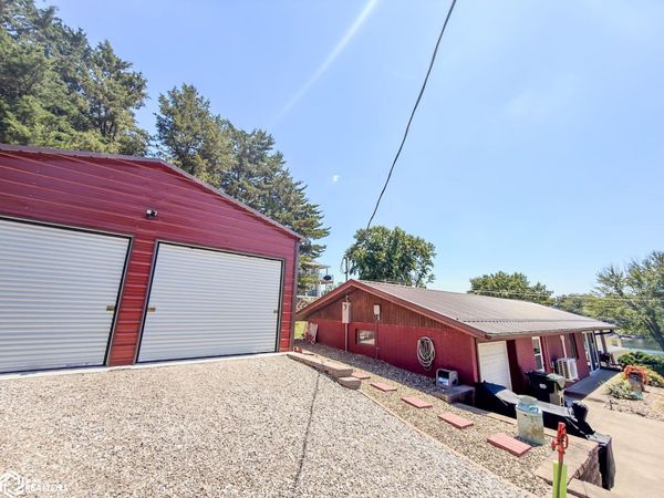 5251 Drake Drive, Brooklyn, IA 52211