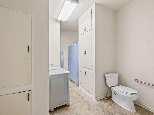 211 S Olive Street , Grapeland, TX 75844