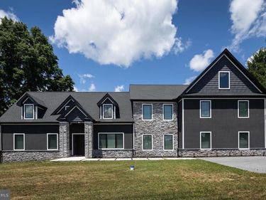 7420 GREEN HILL ROAD, HARRISBURG, PA 17112