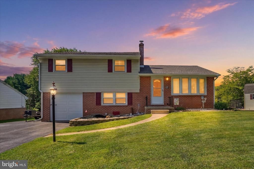 2918 HERRLYN COURT, DALLASTOWN, PA 17313