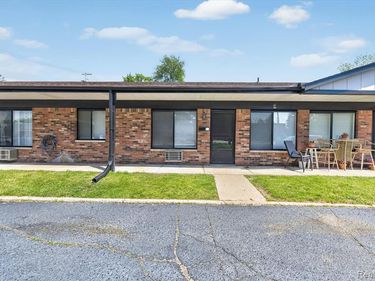 151 E Mchattie, South Lyon, MI 48178