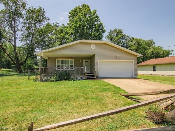 318 Greenwood Drive , Williamstown, WV 26187