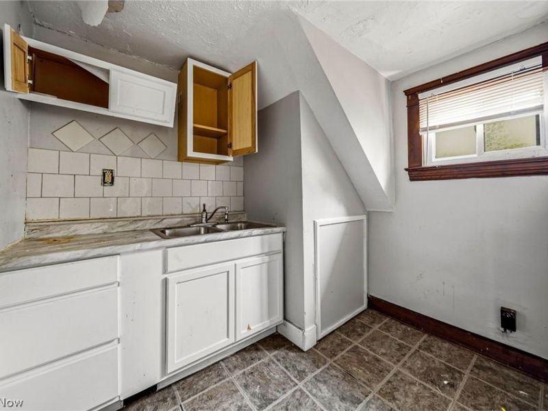 9920 Olivet Avenue, Cleveland, OH 44108 Photo 30