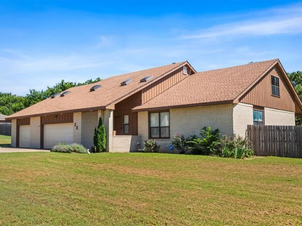 20 Raintree Street, Ponca City, OK 74604
