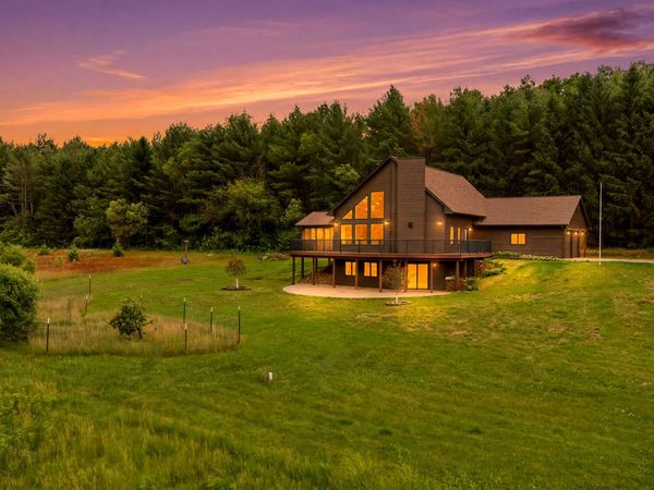 W25377 Park Rd, Trempealeau, WI 54661