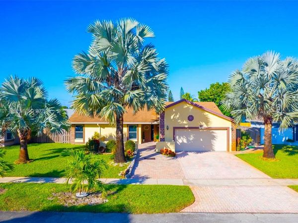 4921 NW 83rd Ave , Lauderhill, FL 33351