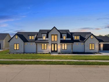 22102 Hackberry Circle, Gretna, NE 68028