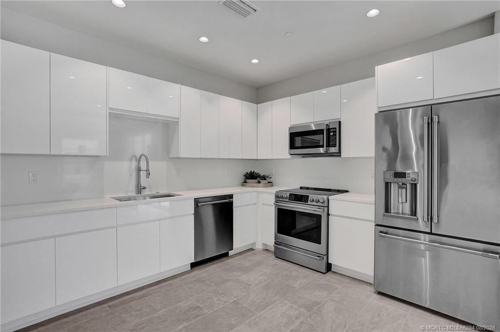 41 Seminole SW Street, Unit Apt #209, Stuart, FL 34994 Photo