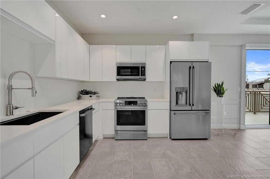 41 Seminole SW Street, Unit Apt #209, Stuart, FL 34994 Photo
