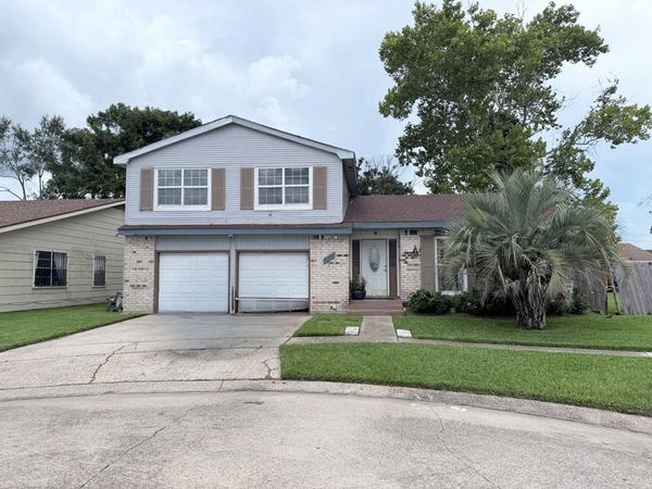 3920 BIRCHFIELD Drive , Harvey, LA 70058