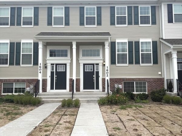 1602 Neubauer Circle , Unit 1203, Lindenhurst, IL 60046
