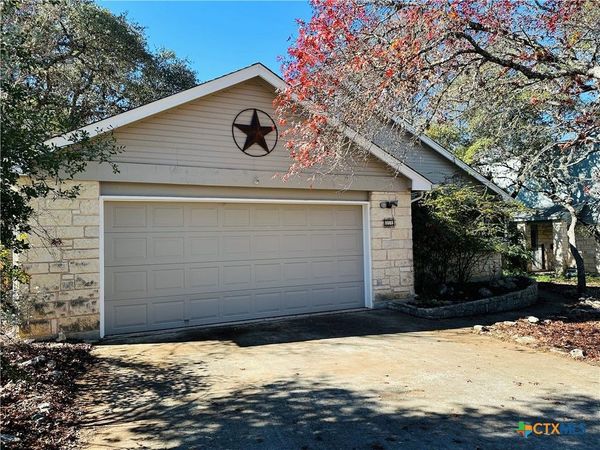 27 NW Par View Drive , Wimberley, TX 78676