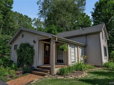 381 Town Line Road, Lancaster, NY 14086