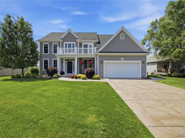 6 Parliament Lane, Lancaster, NY 14086