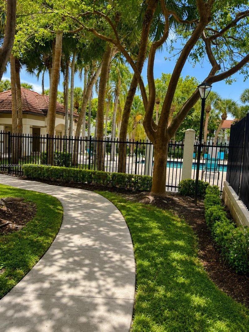 530 S Park Rd , Unit 24-11, Hollywood, FL 33021 Photo