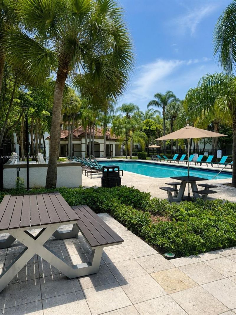 530 S Park Rd , Unit 24-11, Hollywood, FL 33021 Photo