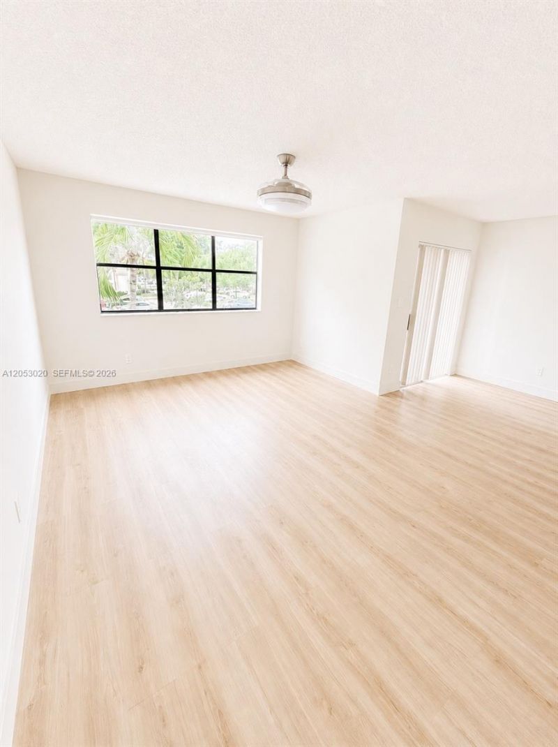 530 S Park Rd , Unit 24-11, Hollywood, FL 33021 Photo