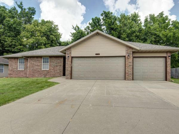 4499 W Nicholas Street , Springfield, MO 65802