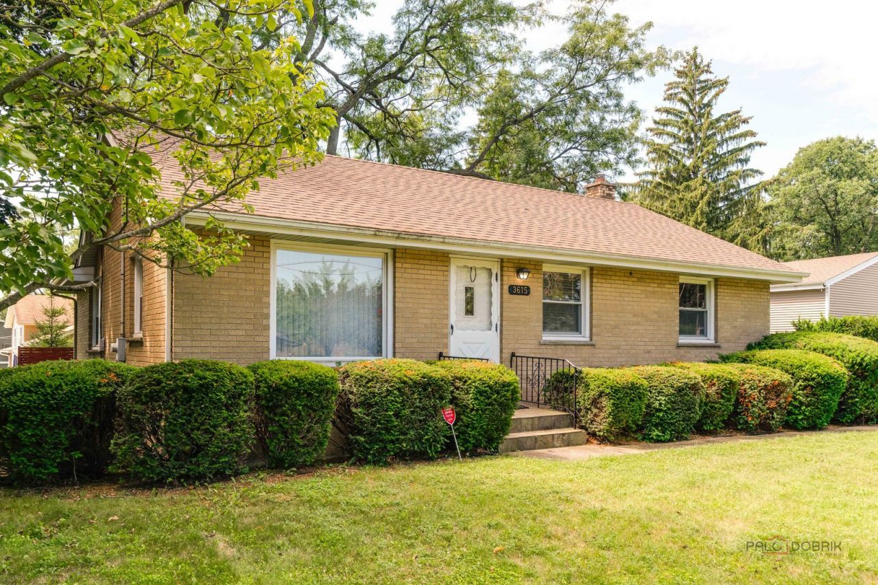 3615 Grandmore Avenue , Gurnee, IL 60031