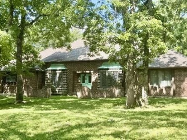 20900 Whispering Drive, Lenexa, KS 66220