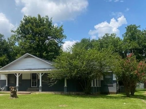 106 NW 2nd Street, Bogata, TX 75417