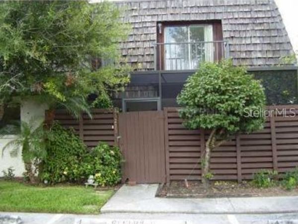 15235 W POND WOODS DRIVE , TAMPA, FL 33618