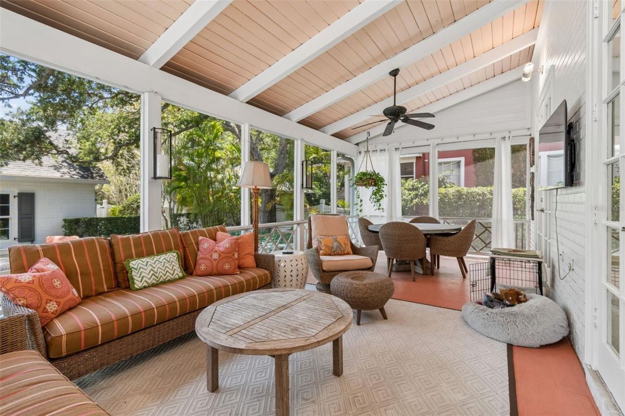 2414 W Country Club Avenue, Tampa, FL 33611 Photo