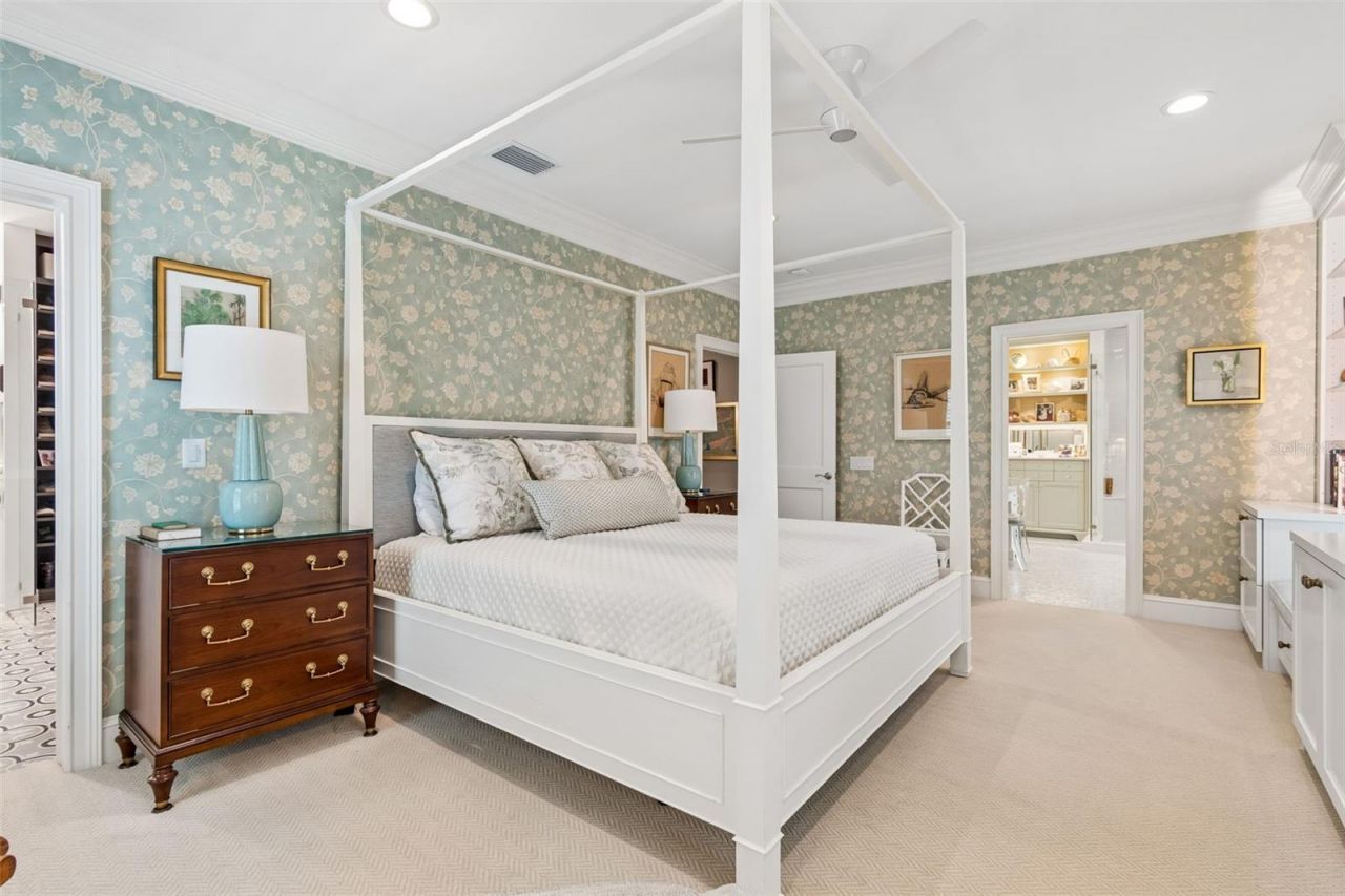 2414 W Country Club Avenue, Tampa, FL 33611 Photo
