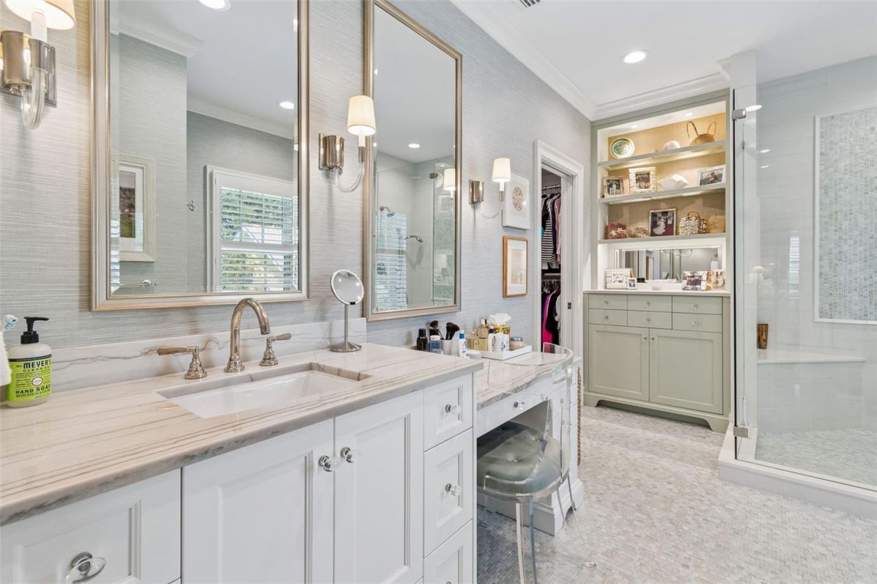 2414 W Country Club Avenue, Tampa, FL 33611 Photo