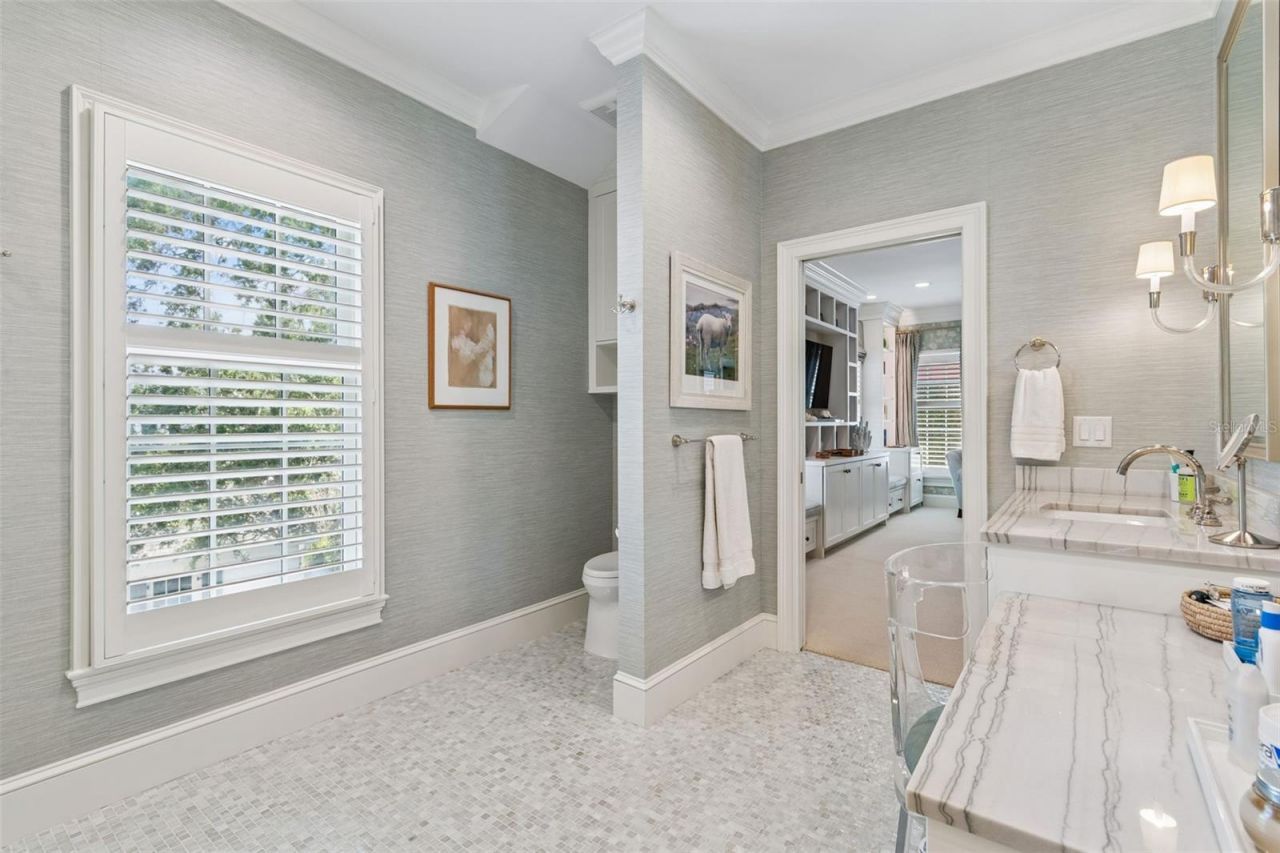 2414 W Country Club Avenue, Tampa, FL 33611 Photo