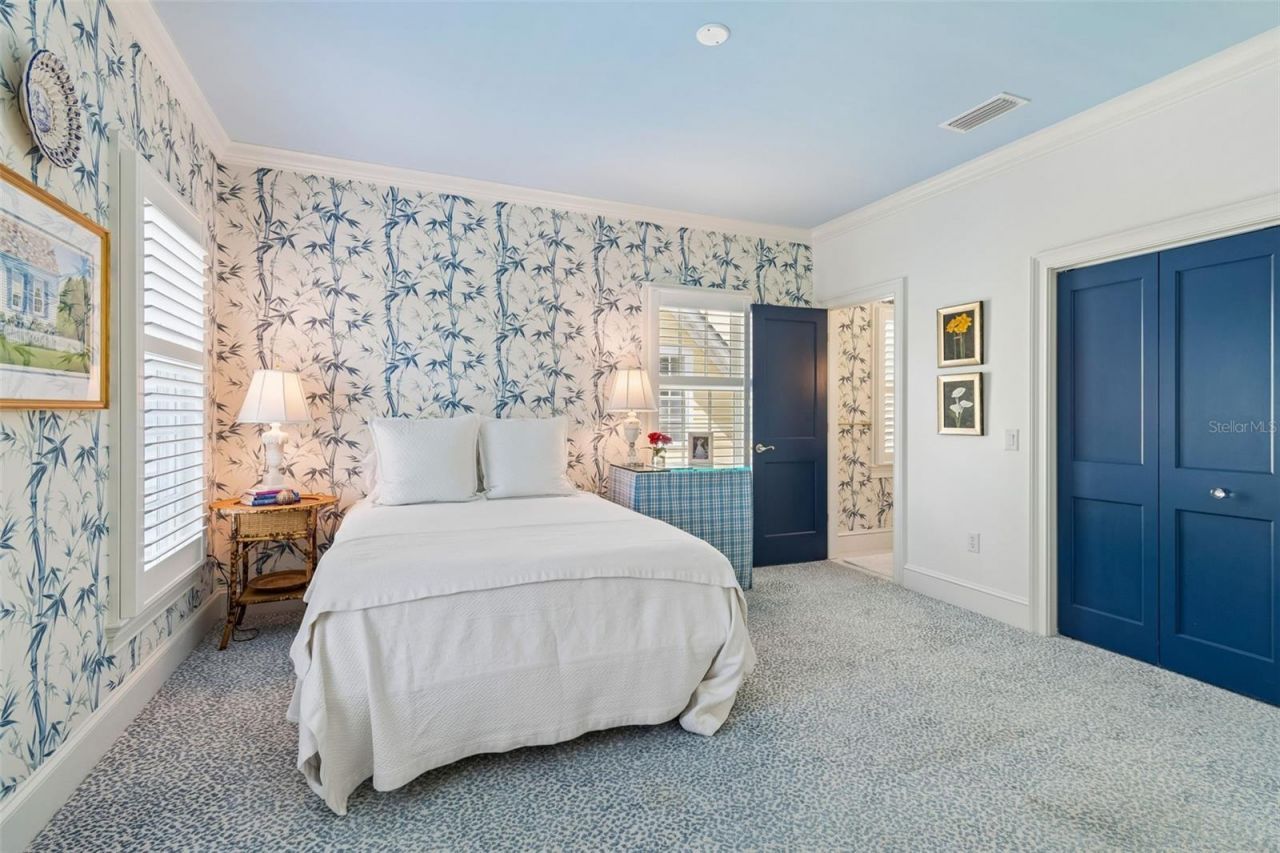 2414 W Country Club Avenue, Tampa, FL 33611 Photo