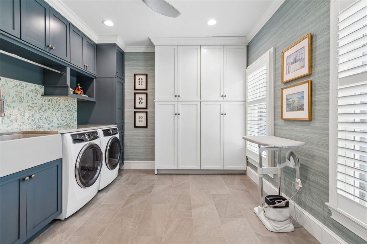 2414 W Country Club Avenue, Tampa, FL 33611 Photo