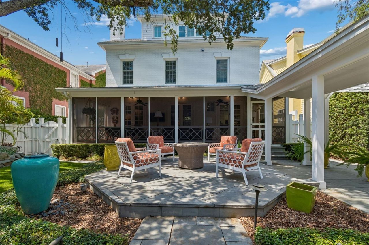 2414 W Country Club Avenue, Tampa, FL 33611 Photo