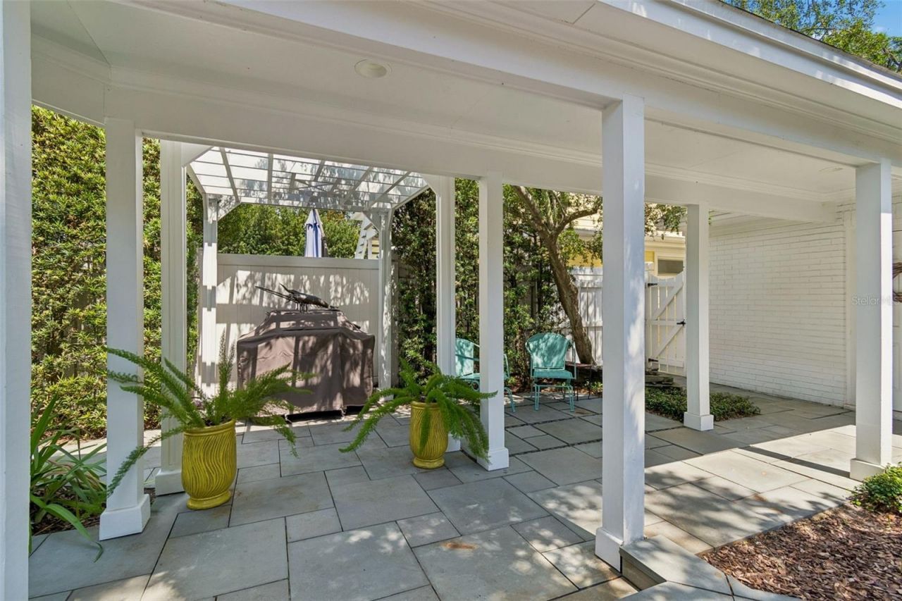 2414 W Country Club Avenue, Tampa, FL 33611 Photo