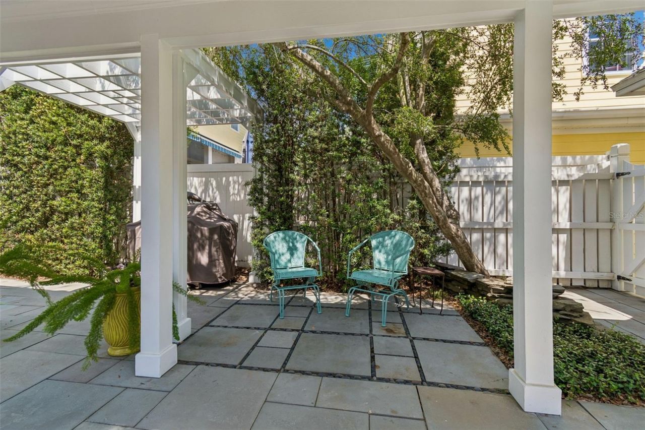 2414 W Country Club Avenue, Tampa, FL 33611 Photo