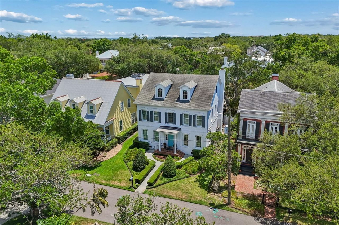 2414 W Country Club Avenue, Tampa, FL 33611 Photo