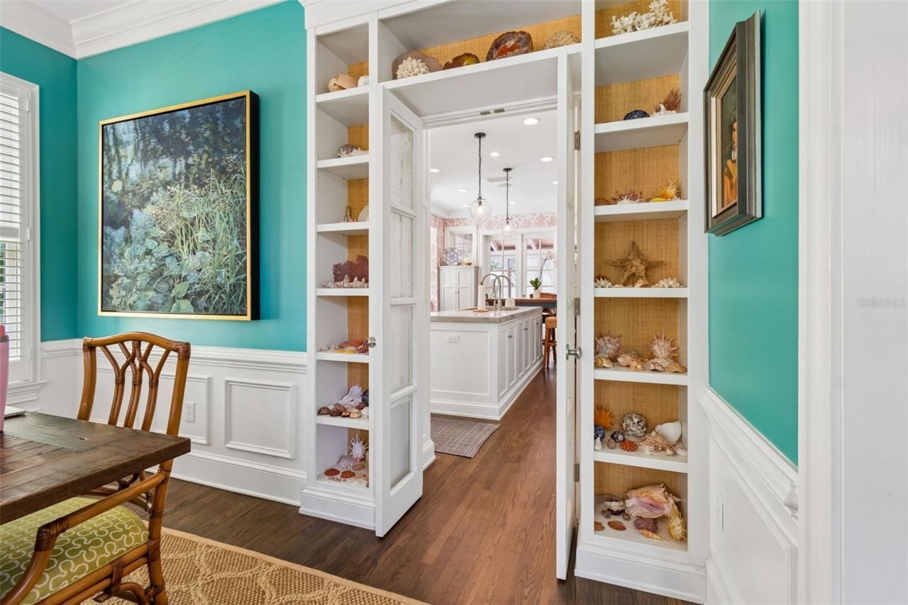 2414 W Country Club Avenue, Tampa, FL 33611 Photo