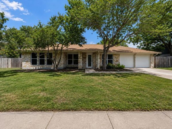 1403 Creekview DR, Round Rock, TX 78681