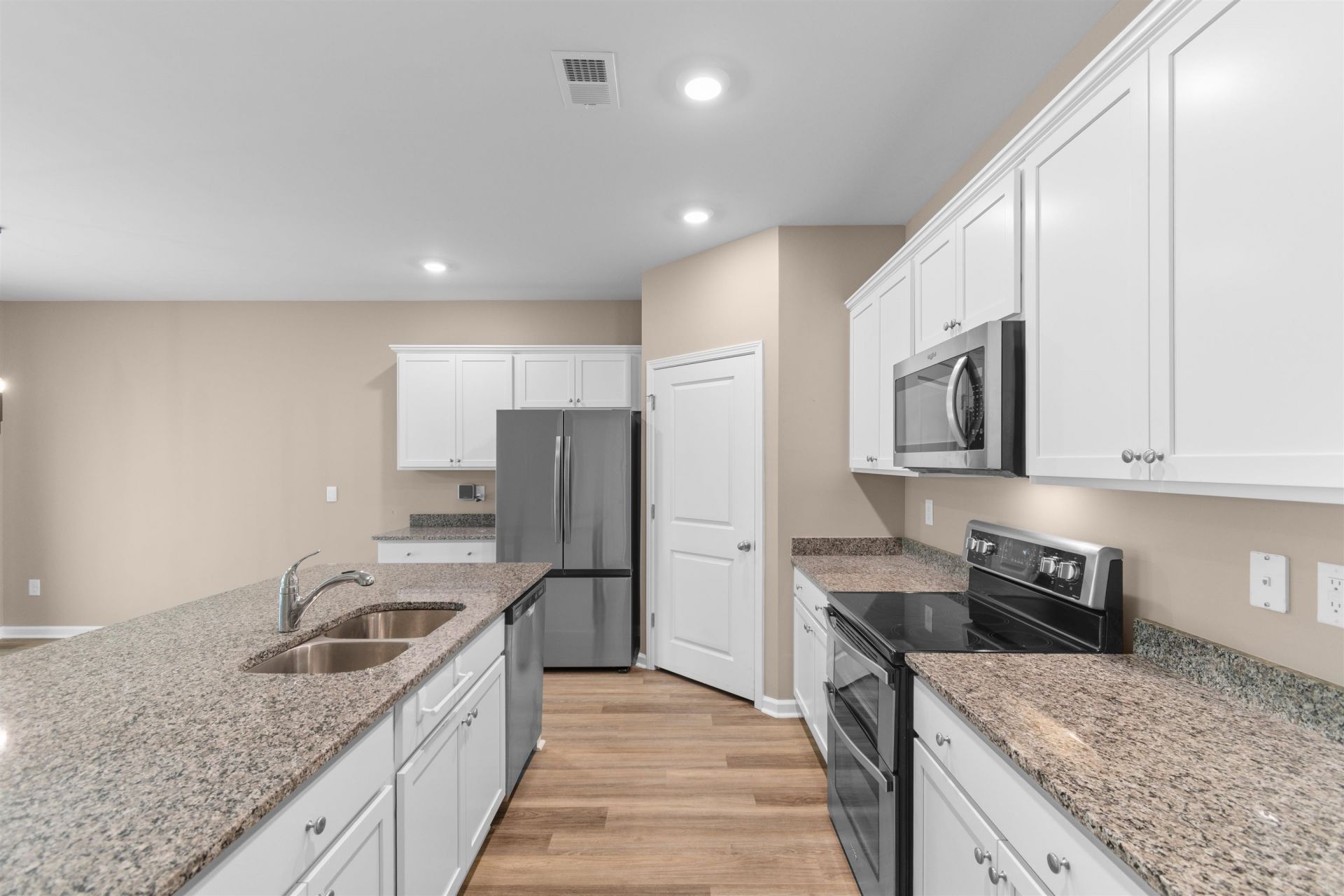 1102 Black Lake Way Photo 5
