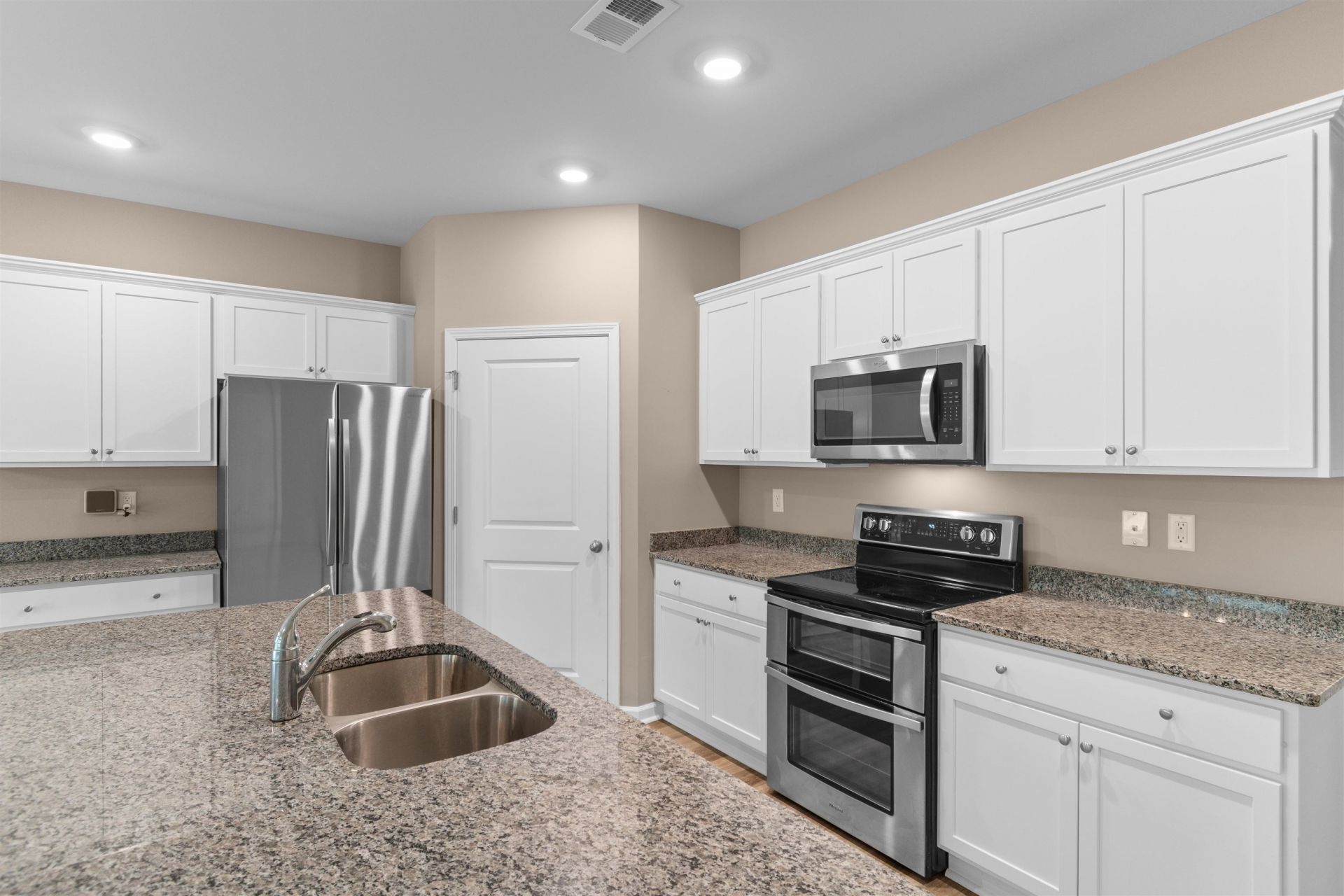 1102 Black Lake Way Photo 6