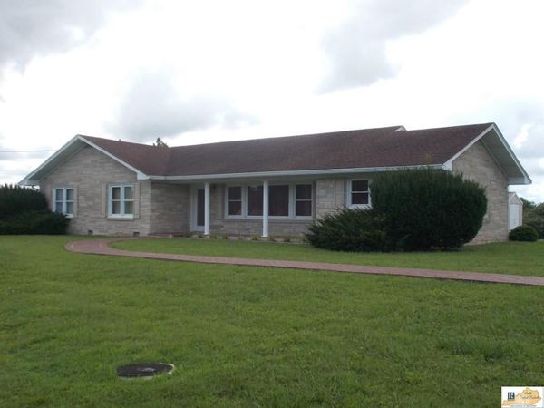 107 E Hollywood Street , Tompkinsville, KY 42167