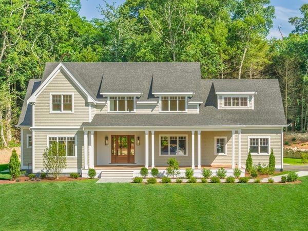 1 McSweeney Lane , Falmouth, MA 02540