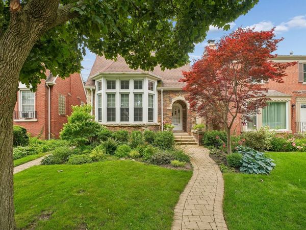 6638 N Trumbull Avenue , Lincolnwood, IL 60712
