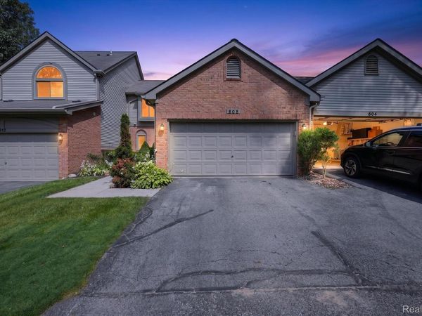 808 Maplewood Court, Brighton, Mi 48116
